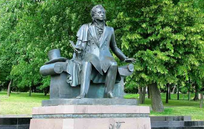 Бронзовый монумент А. С. Пушкину в Минске